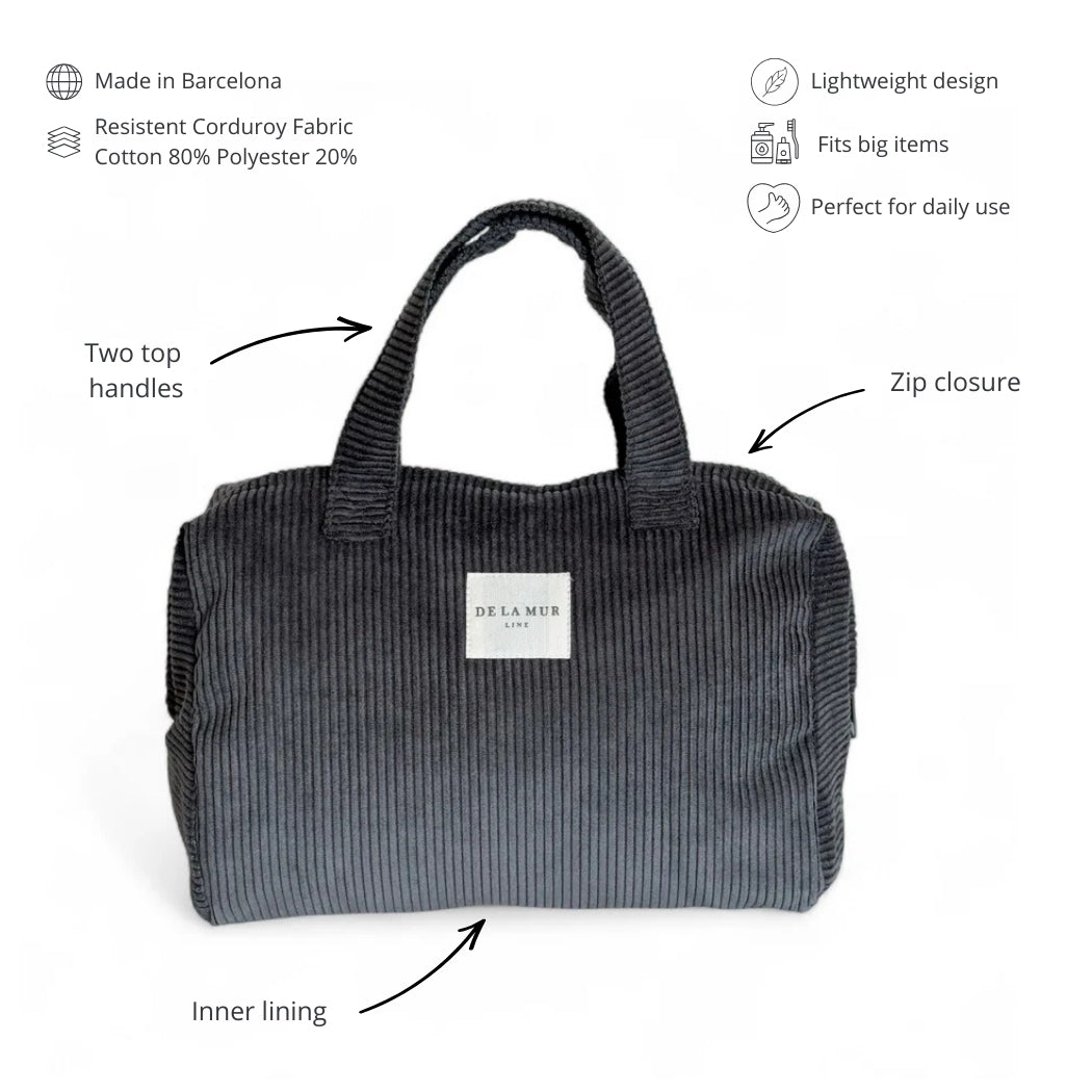 DE LA MUR Boni corduroy XL makeup bag infographic noting handles, zip and lining