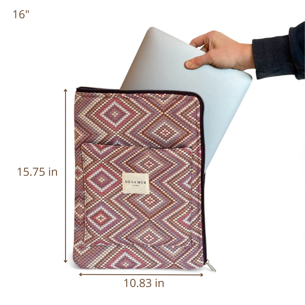 DE LA MUR Nana laptop bag 16 inch size diagram, 15.75 by 10.83 inches