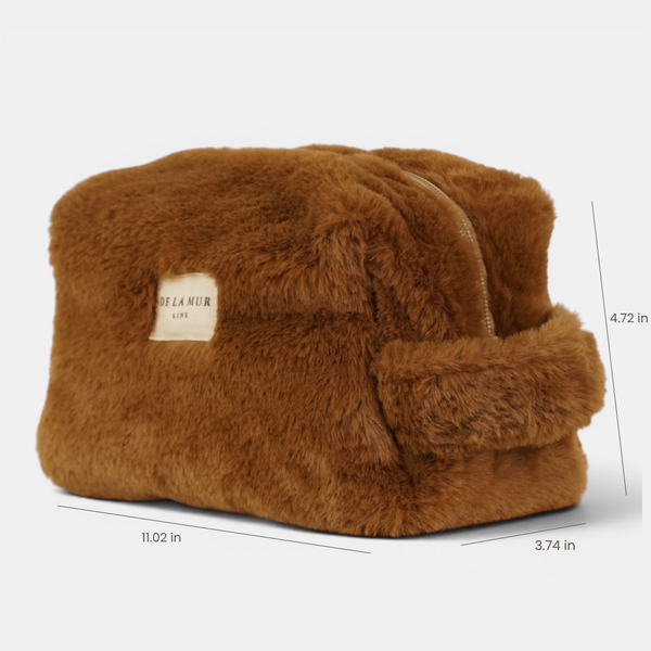 Camel brown faux fur DE LA MUR makeup bag, side view with dimensions 11.02 x 4.72 x 3.74 in
