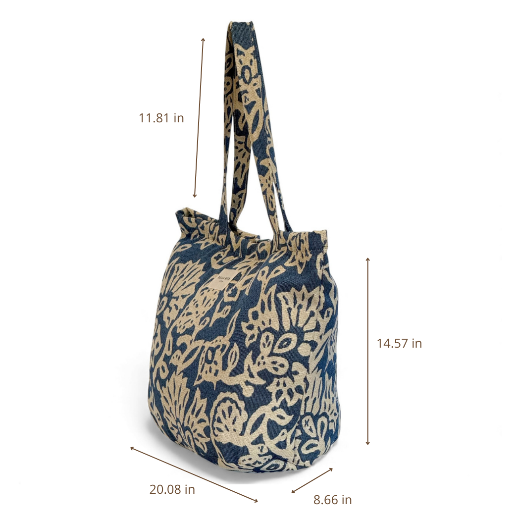 DE LA MUR Akay tote bag dimensions diagram in inches, side view showing height and width