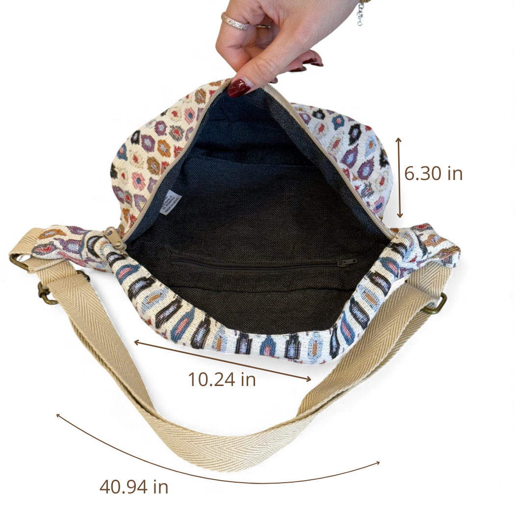 DE LA MUR Urban fanny pack dimensions diagram in inches showing lined interior