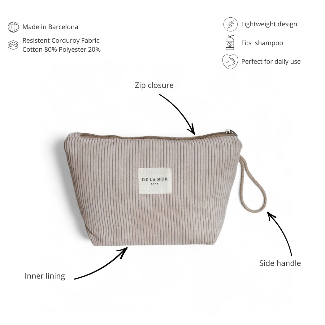 DE LA MUR Tofe pouch infographic showing zip closure and side handle