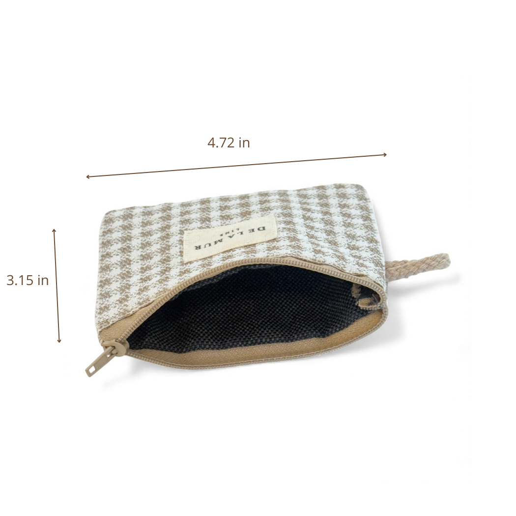 DE LA MUR Vison coin purse dimensions diagram, 4.72 x 3.15 in, showing lined interior