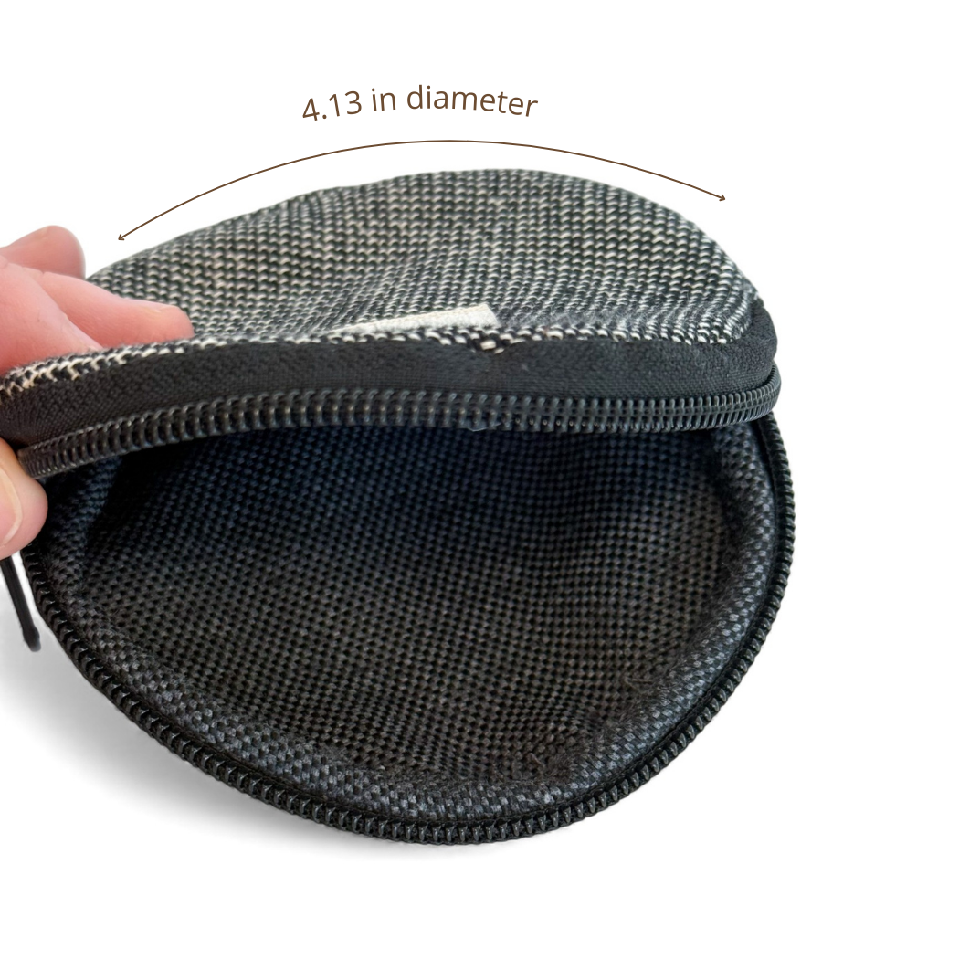 DE LA MUR Sinay round coin purse dimensions diagram, 4.13 in, open interior