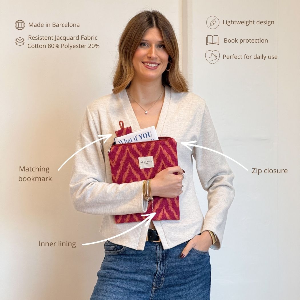 Model holding the DE LA MUR Fuego zigzag book cover with feature callouts for bookmark and zip