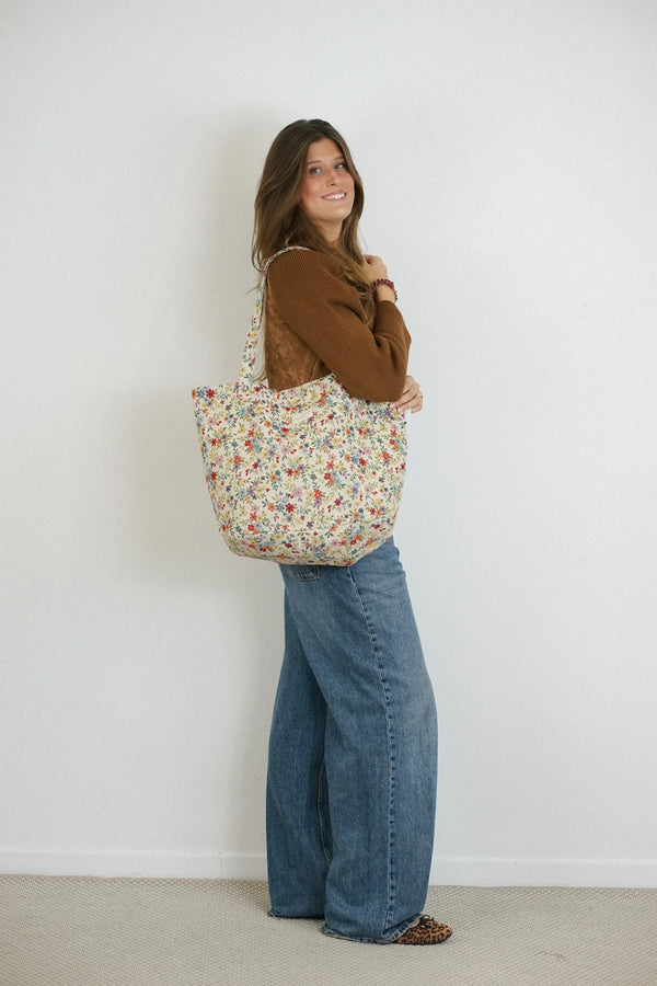 DE LA MUR Blum floral jacquard large zippered tote bag, front view on white background