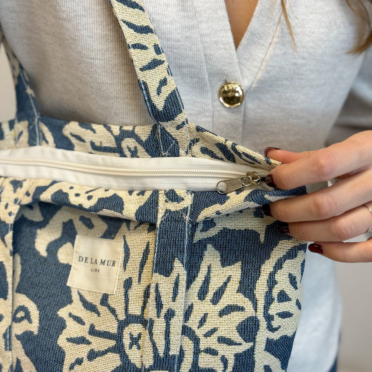 Detail of the open zip closure on the DE LA MUR Akay floral jacquard bag