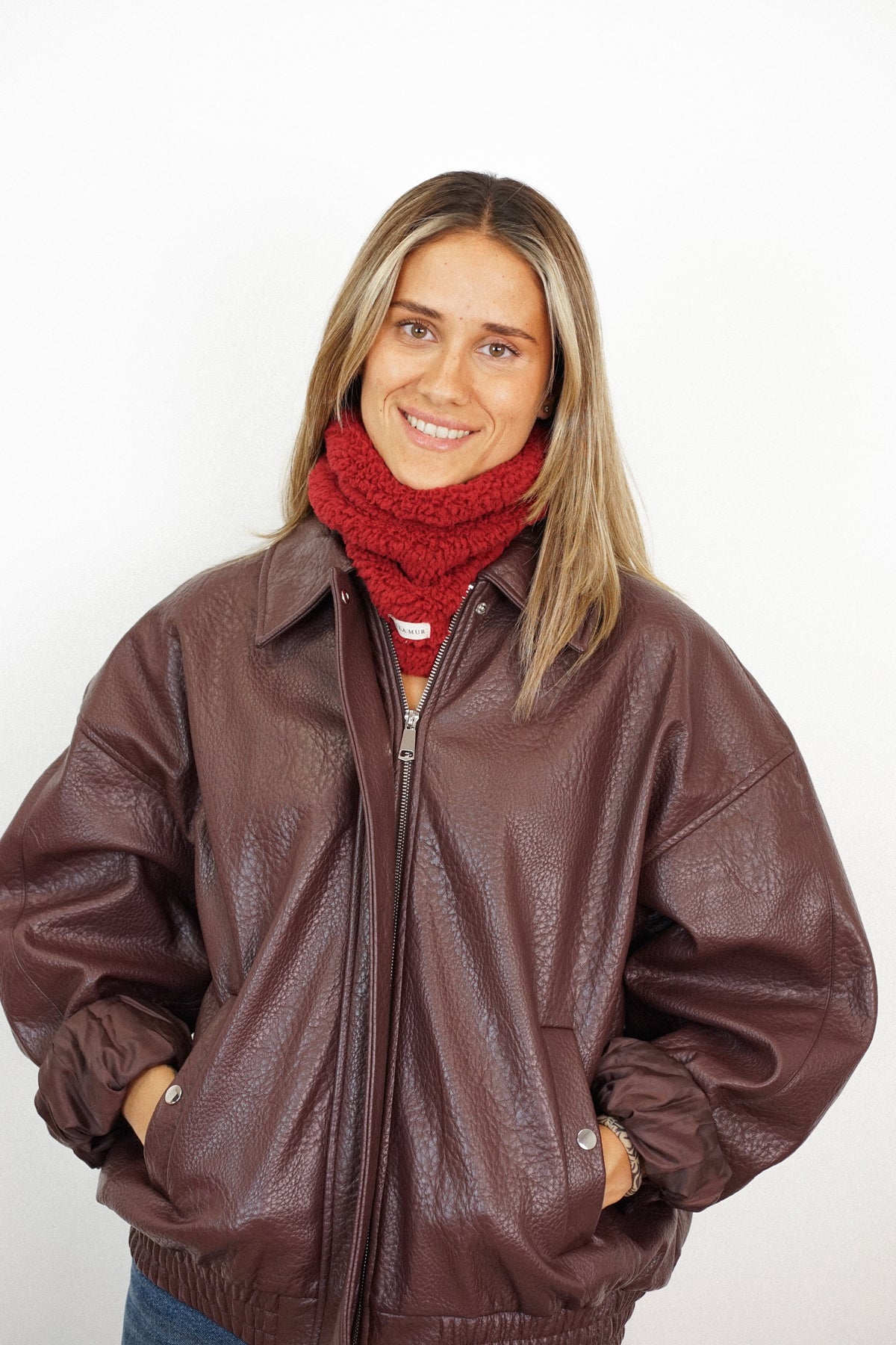 DE LA MUR Burgundy sherpa neck warmer (Lake), front view