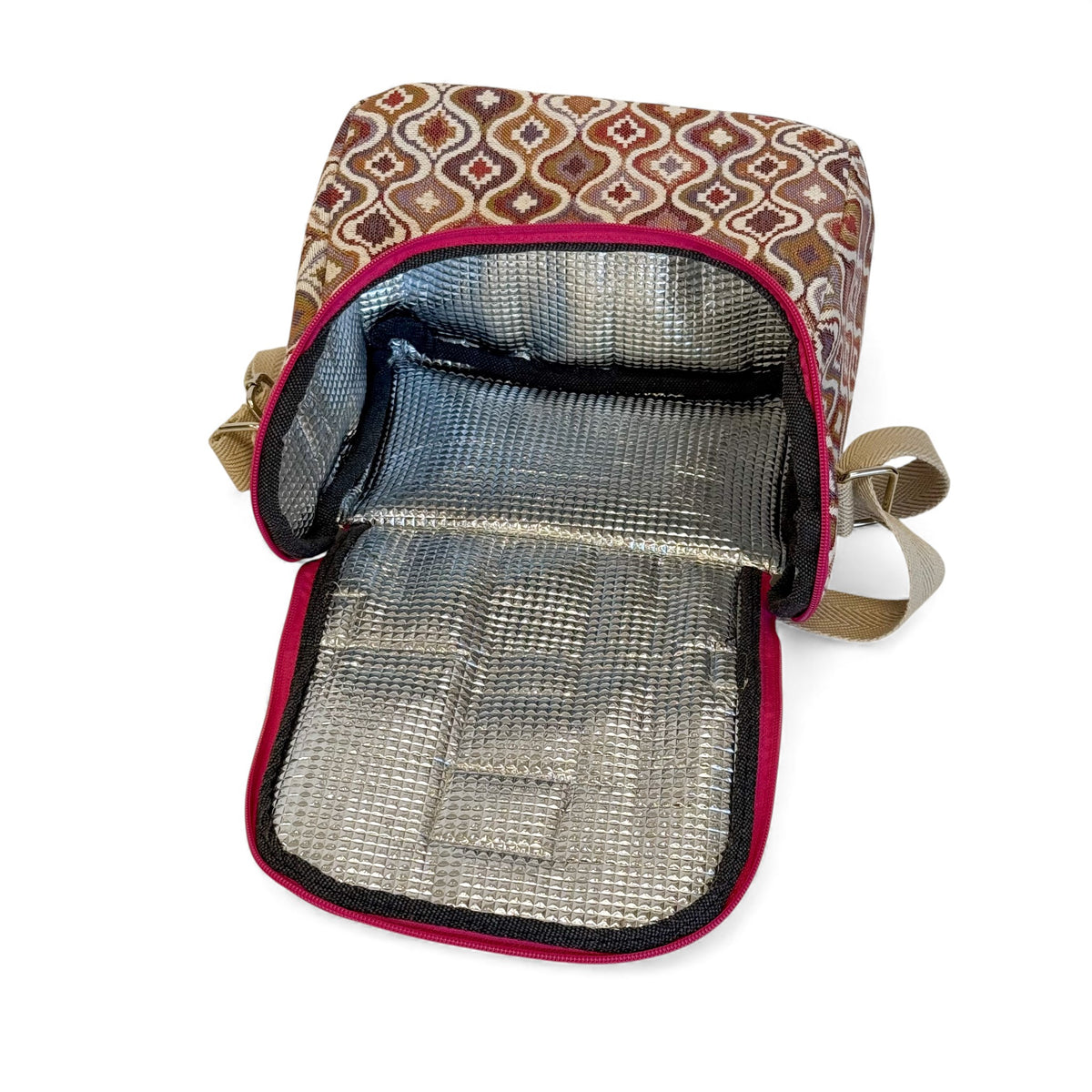 DE LA MUR Onda lunch bag opened flat showing the insulated interior compartment