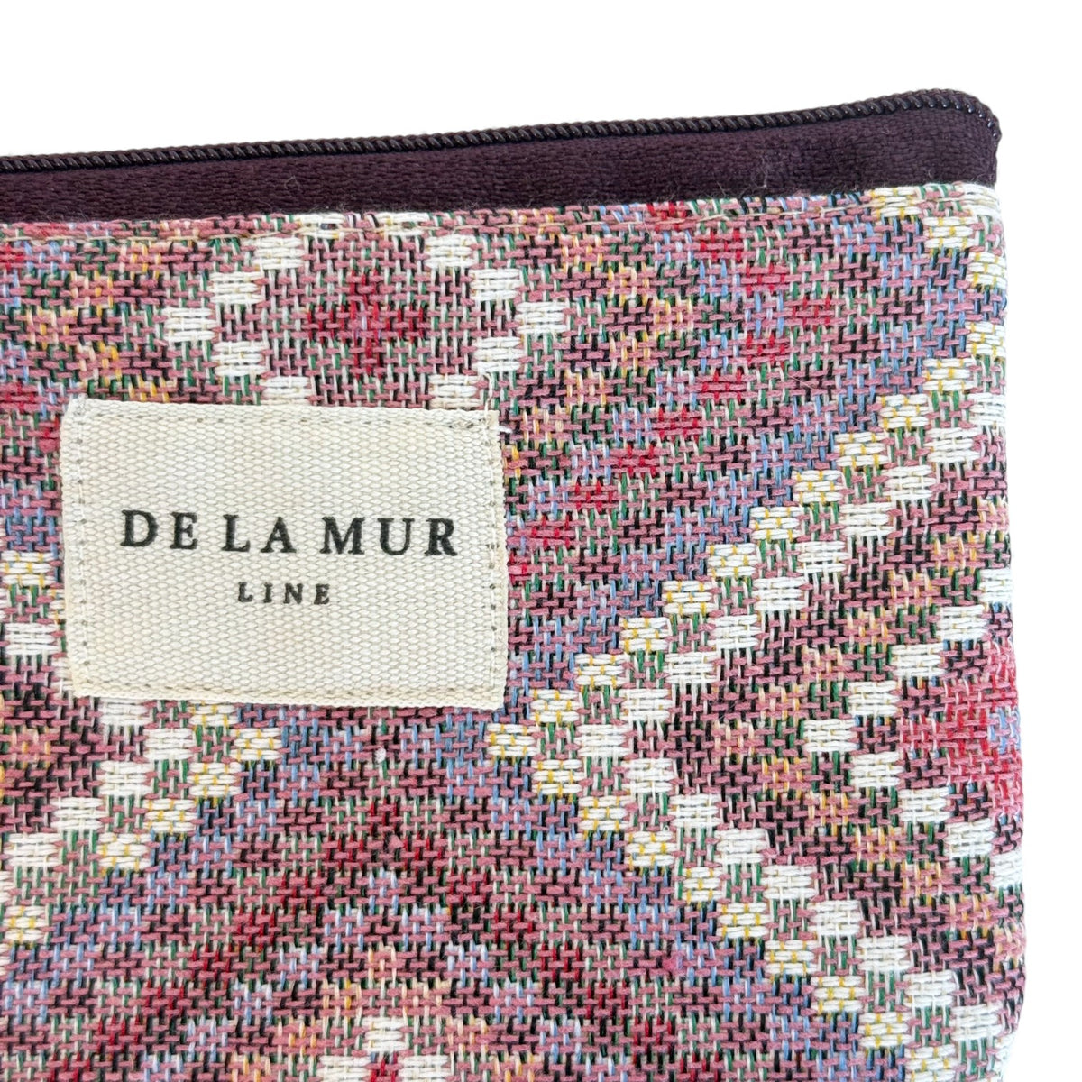 Close-up of the DE LA MUR Line label on the Nana jacquard coin purse
