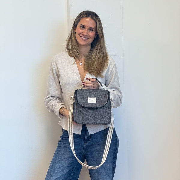 Model with the DE LA MUR Geometric Jacquard Lunch Bag – Navy & Cream (Sinay)