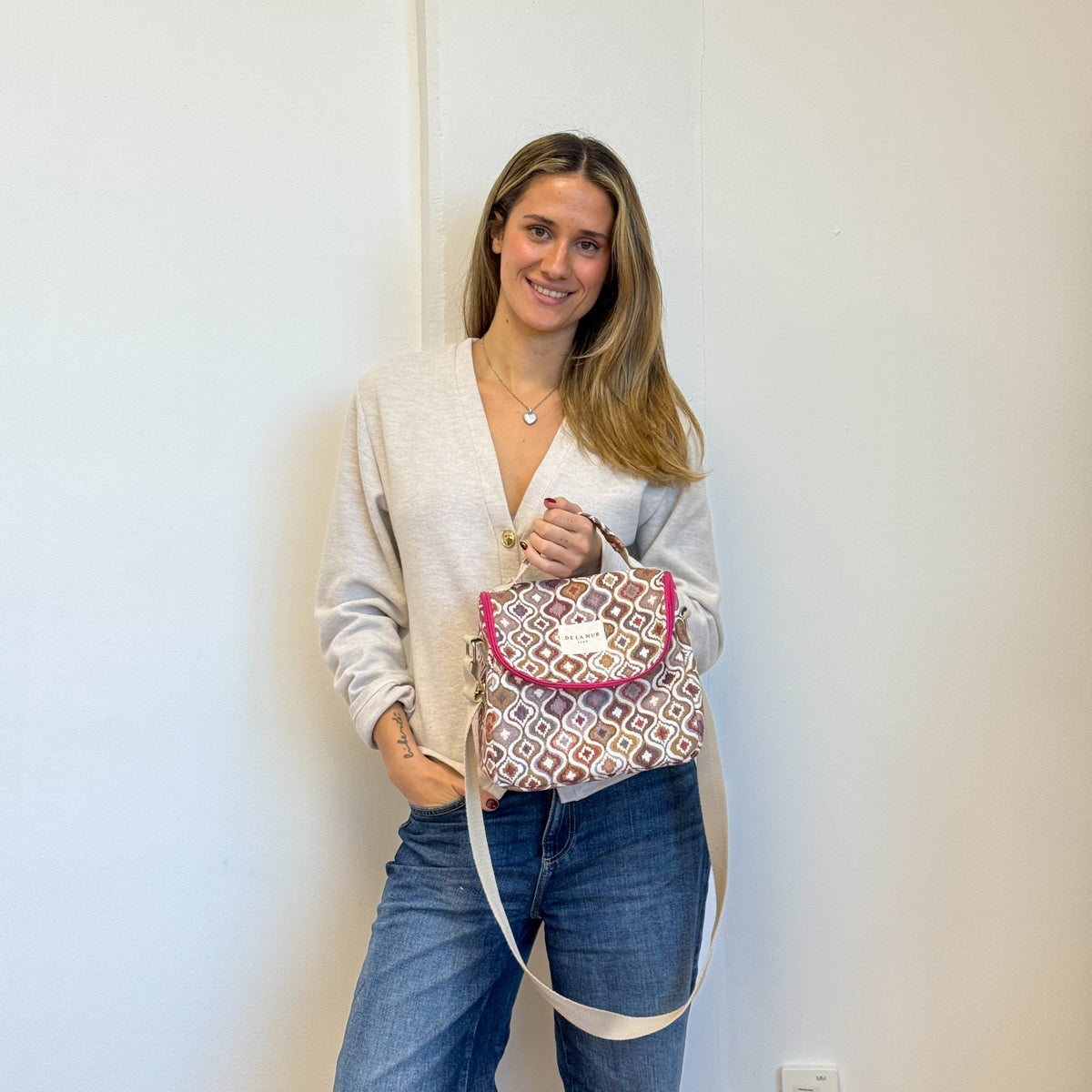Model with the DE LA MUR Geometric Jacquard Lunch Bag – Terracotta & Lilac (Onda)