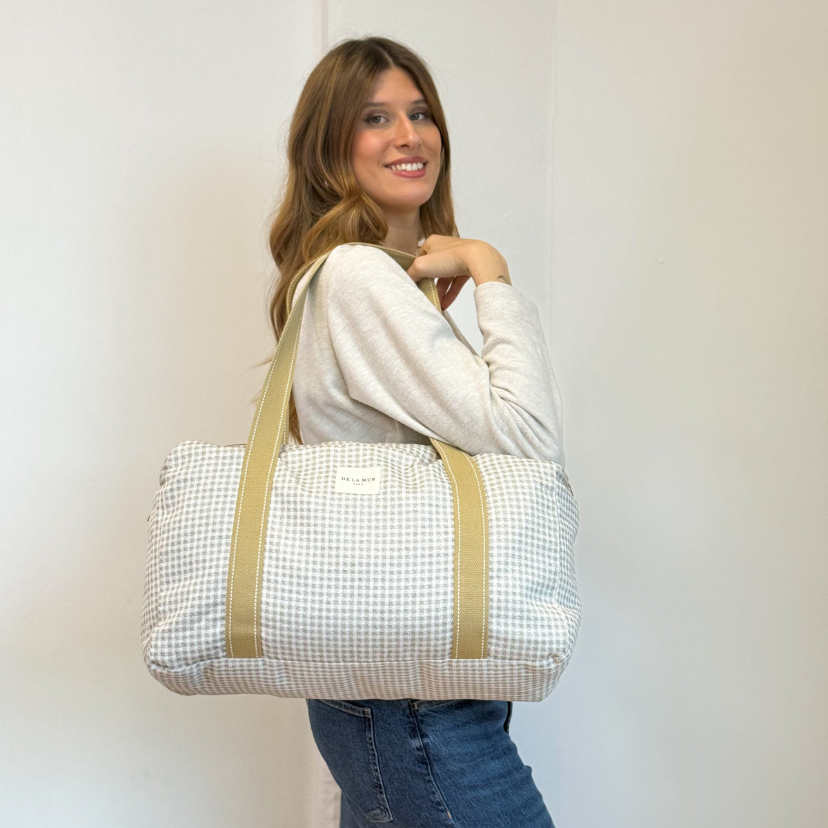 Model with the DE LA MUR Gingham Jacquard Sports Bag – Beige & Ecru (Vison)