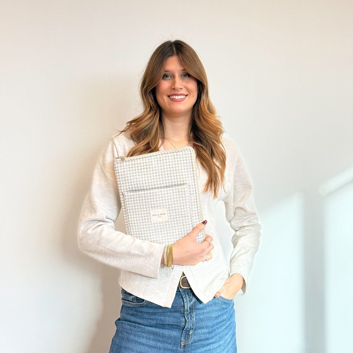 Model with the DE LA MUR Gingham Jacquard Padded Laptop Bag – Beige & Ecru (Vison)