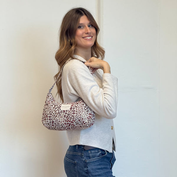 Model with the DE LA MUR Leopard Jacquard Shoulder Bag – Burgundy & Cream (Talco)