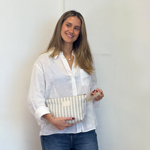 Model with the DE LA MUR Striped Large Makeup Bag – Ecru & Gray (Lugris)