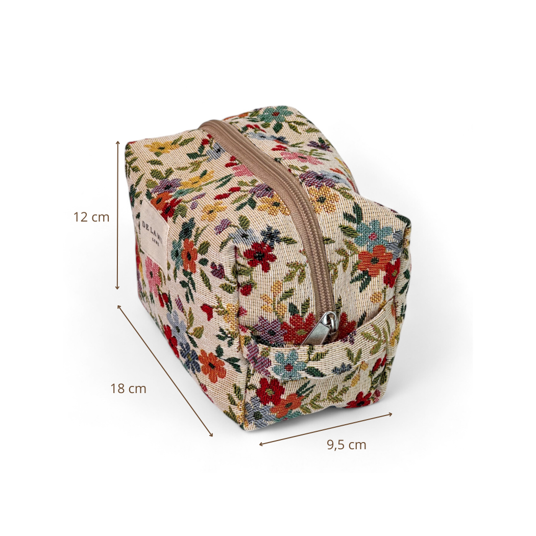 DE LA MUR floral jacquard squared makeup bag with dimensions 18 x 12 x 9.5 cm