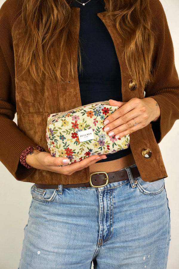 DE LA MUR Blum floral jacquard squared makeup bag, front view on white background