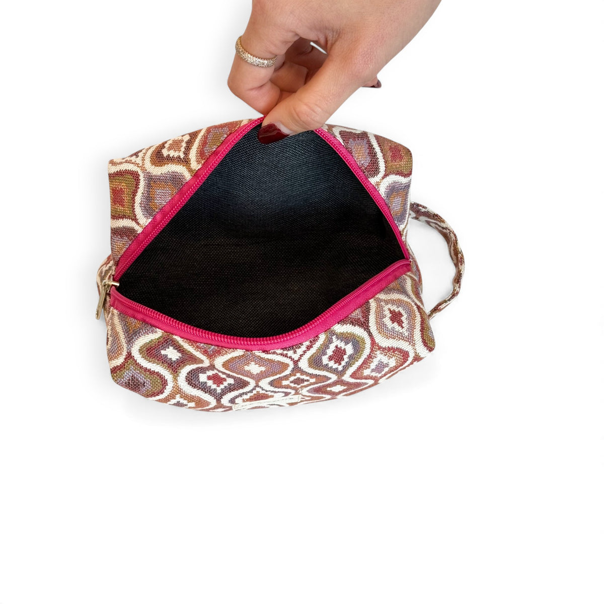 Open DE LA MUR Onda makeup bag showing the dark lined interior