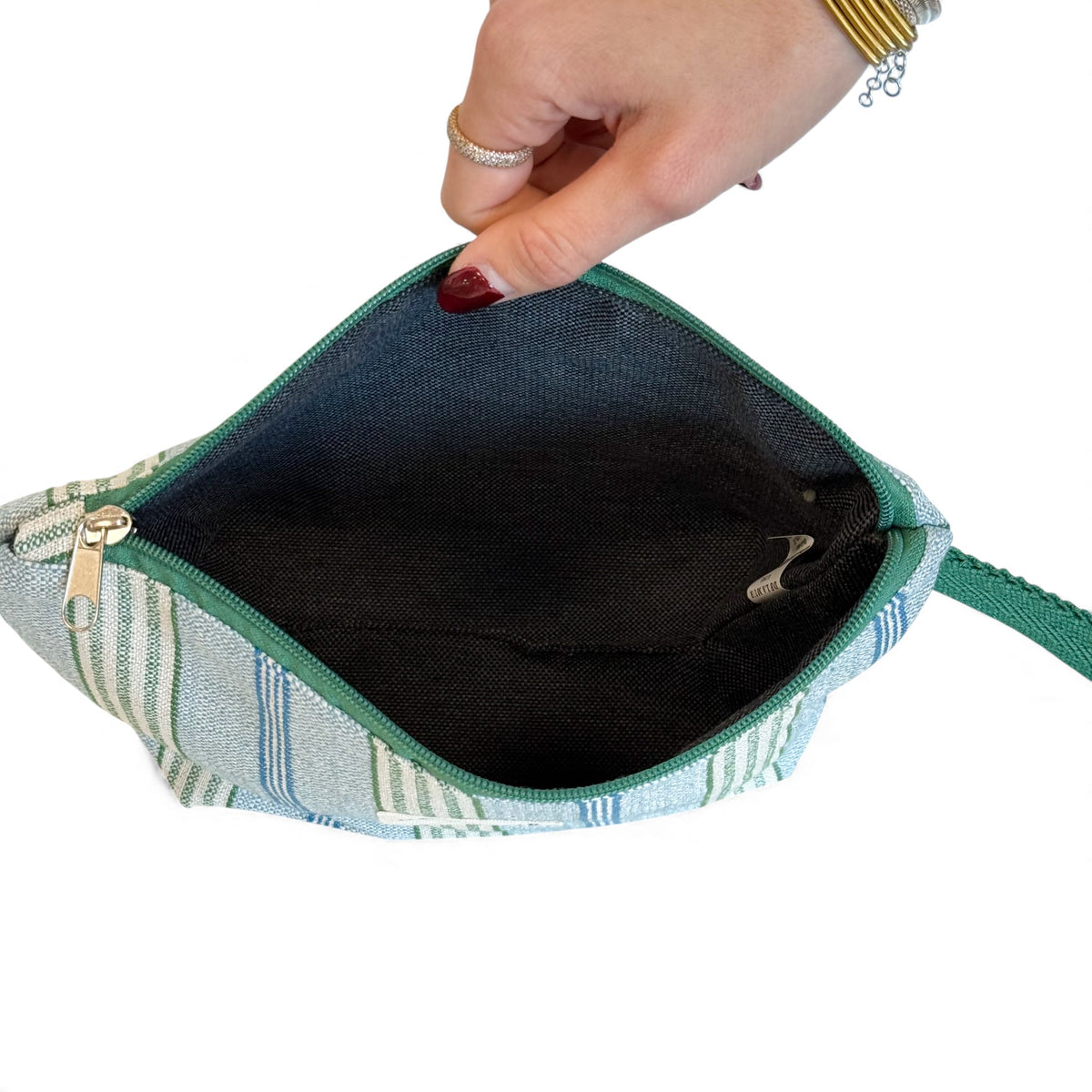 Open DE LA MUR Cata makeup bag showing the black lined interior
