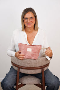 Woman holding DE LA MUR Crepe dusty rose corduroy makeup bag, lifestyle shot