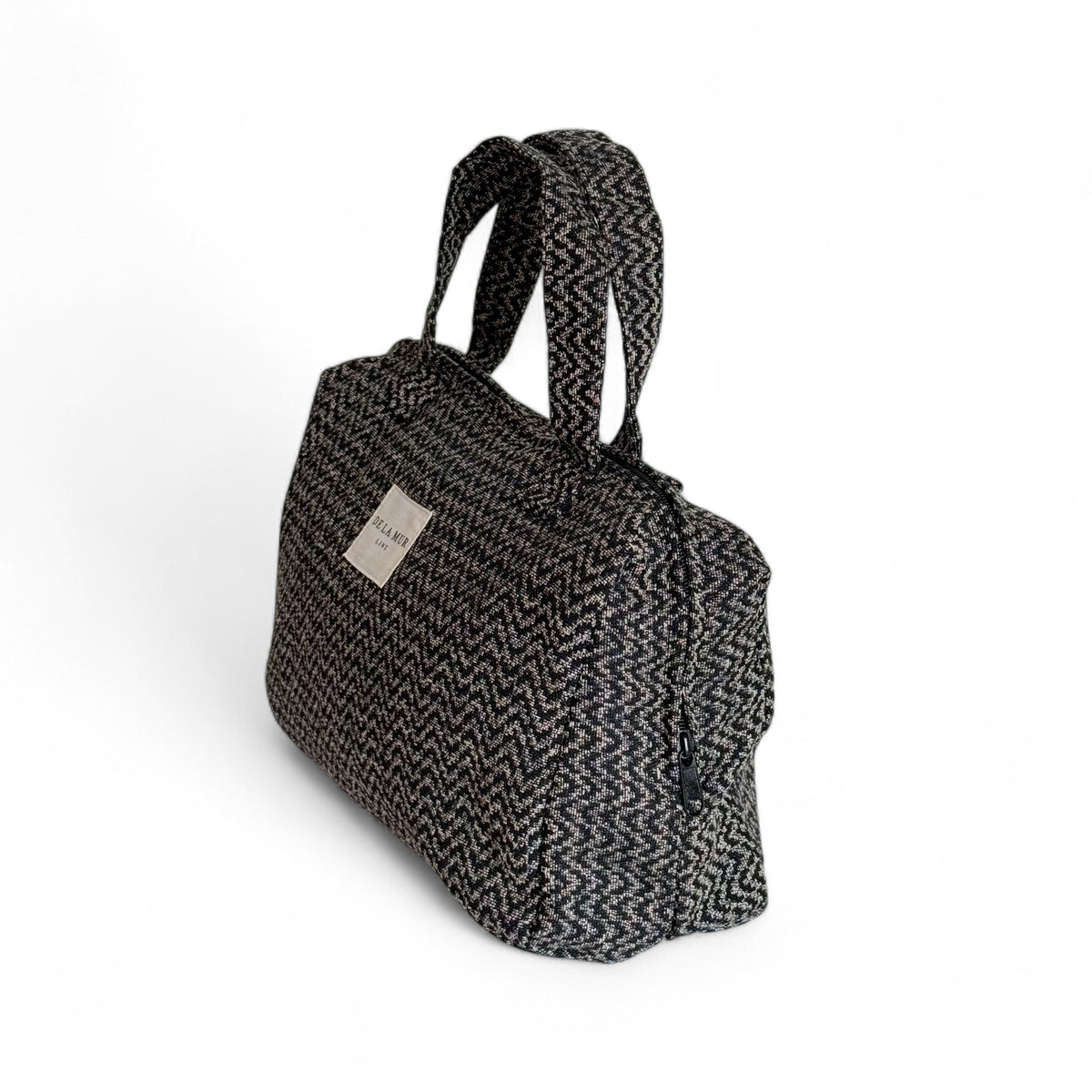 DE LA MUR Dana zigzag jacquard XL makeup bag, three-quarter side view with zip closure