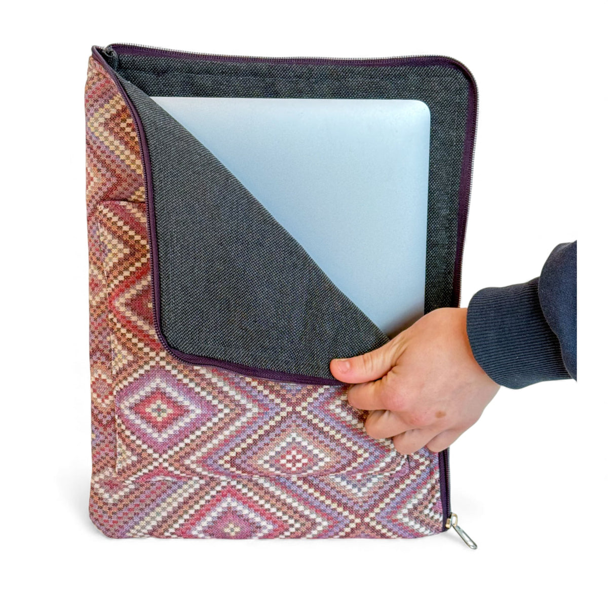 DE LA MUR Nana laptop bag open showing padded sleeve with a laptop inside