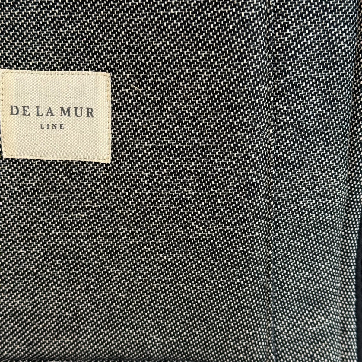 Close-up of the woven jacquard fabric of the DE LA MUR Sinay laptop bag