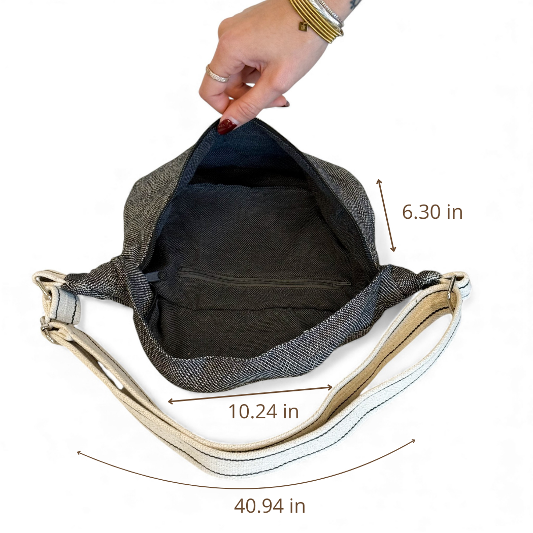 Open DE LA MUR Sinay fanny pack with dimensions diagram in inches
